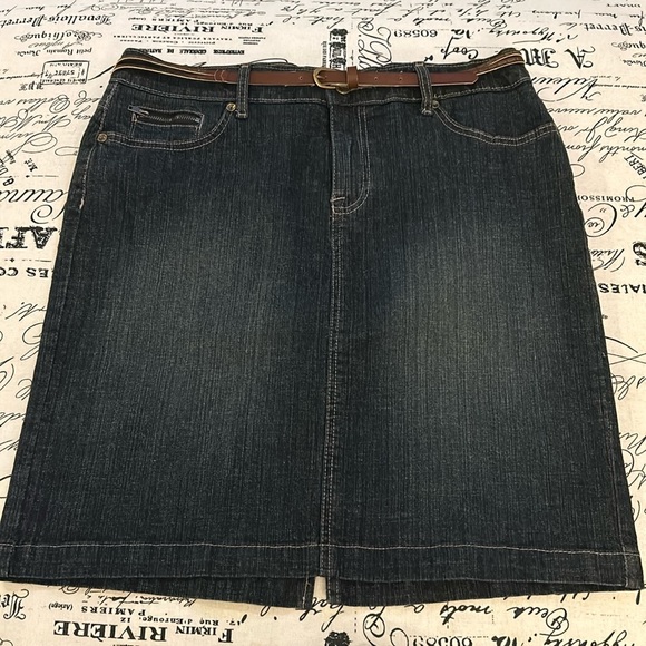 Sonoma Dresses & Skirts - 🪩5 for $25🪩
Sonoma Fit Life + Style Denim Skirt with brown belt